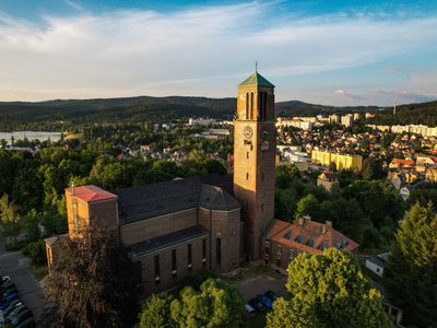 Kříž jako strom života – Kostel Nejsvětějšího Srdce Ježíšova