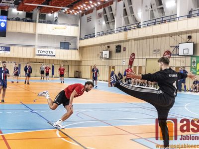 házená TJ El. Praga Jablonec n.N.-Lovci Lovosice B – Městská hala