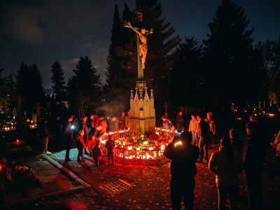 IUVENTUS, GAUDE! K PAMÁTCE ZESNULÝCH –