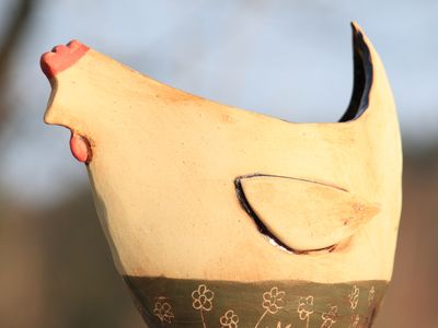 Keramická dílna - Slepička - velikonoční dekorace – Ateliér Hrnečky