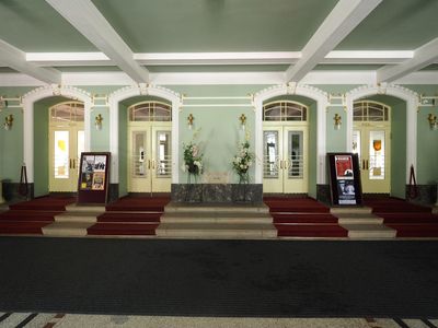 INTROSPEKCE ANEB ZA HRANICÍ INTUICE - VERNISÁŽ – Městské divadlo Jablonec nad Nisou