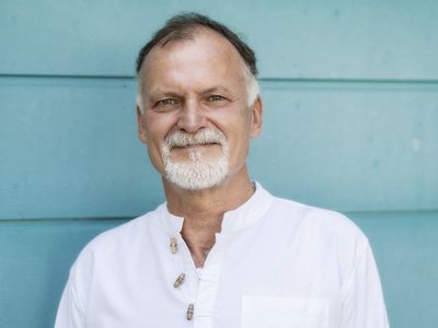 Jan Rak v JINÉ HUTI – JINÁ HUŤ a Kavárna cHuť