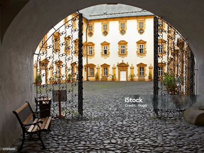 ZÁMEK LEMBERK – Městská knihovna